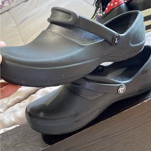Ladies shoes size 7W